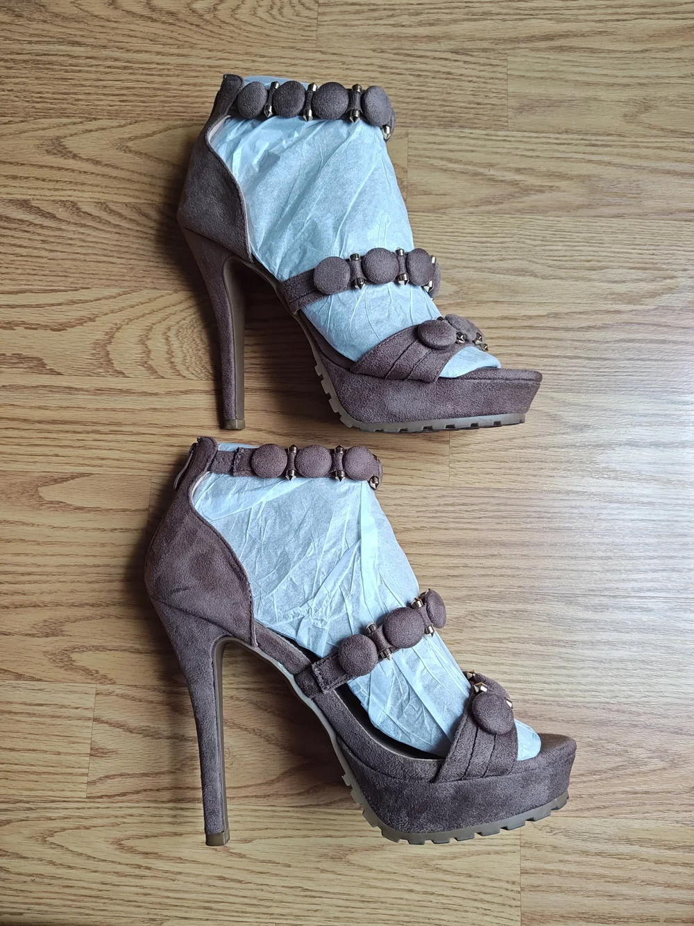 Glaze taupe suede
